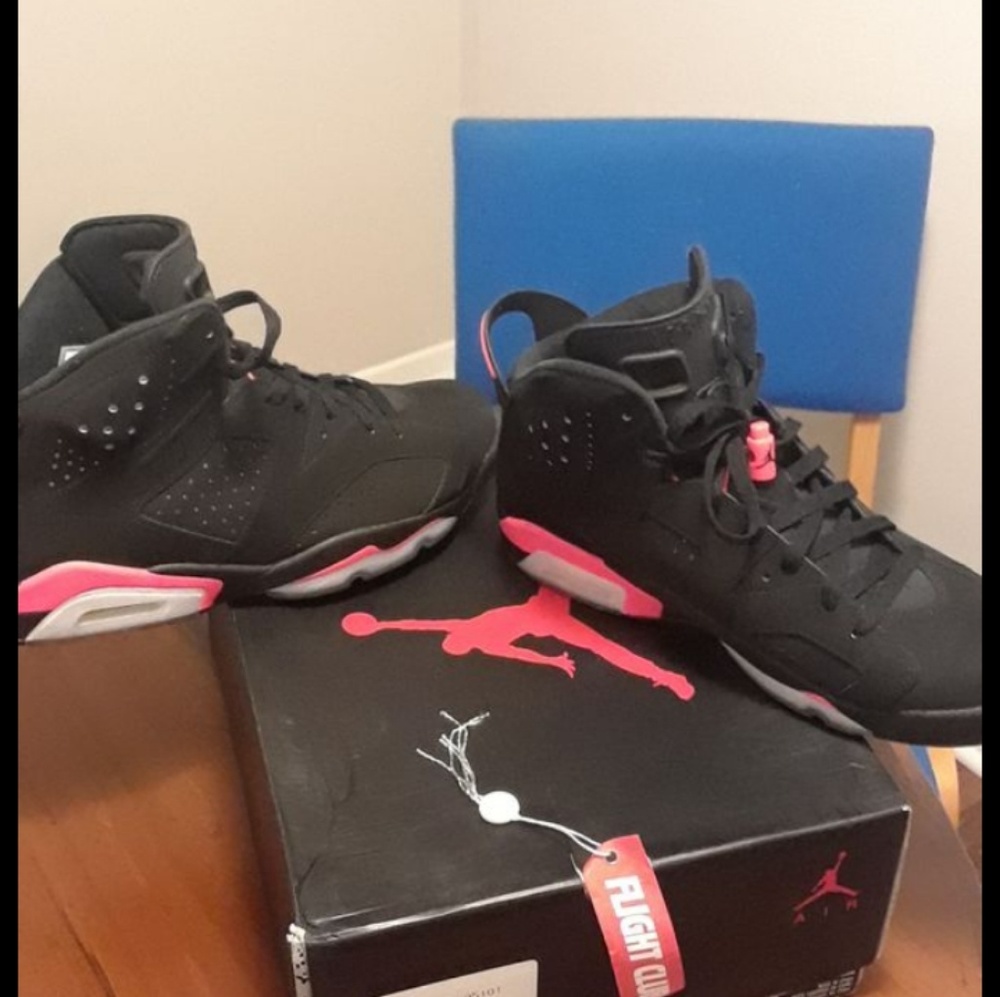 Jordan 6 - Picture 2 of 2